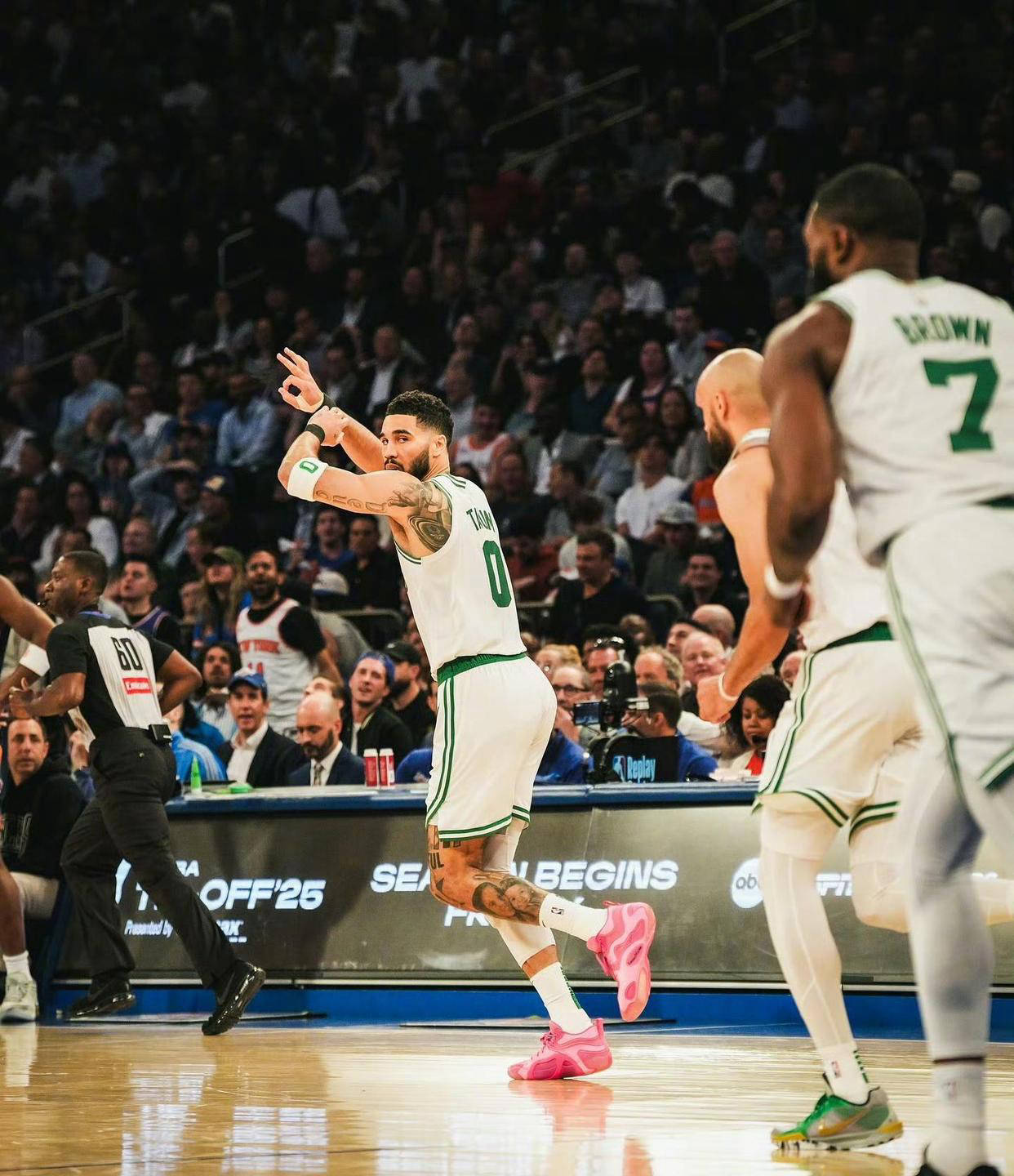 爱游戏网页-马龙强势横扫塔图姆晋级半决赛，状态火热！的简单介绍