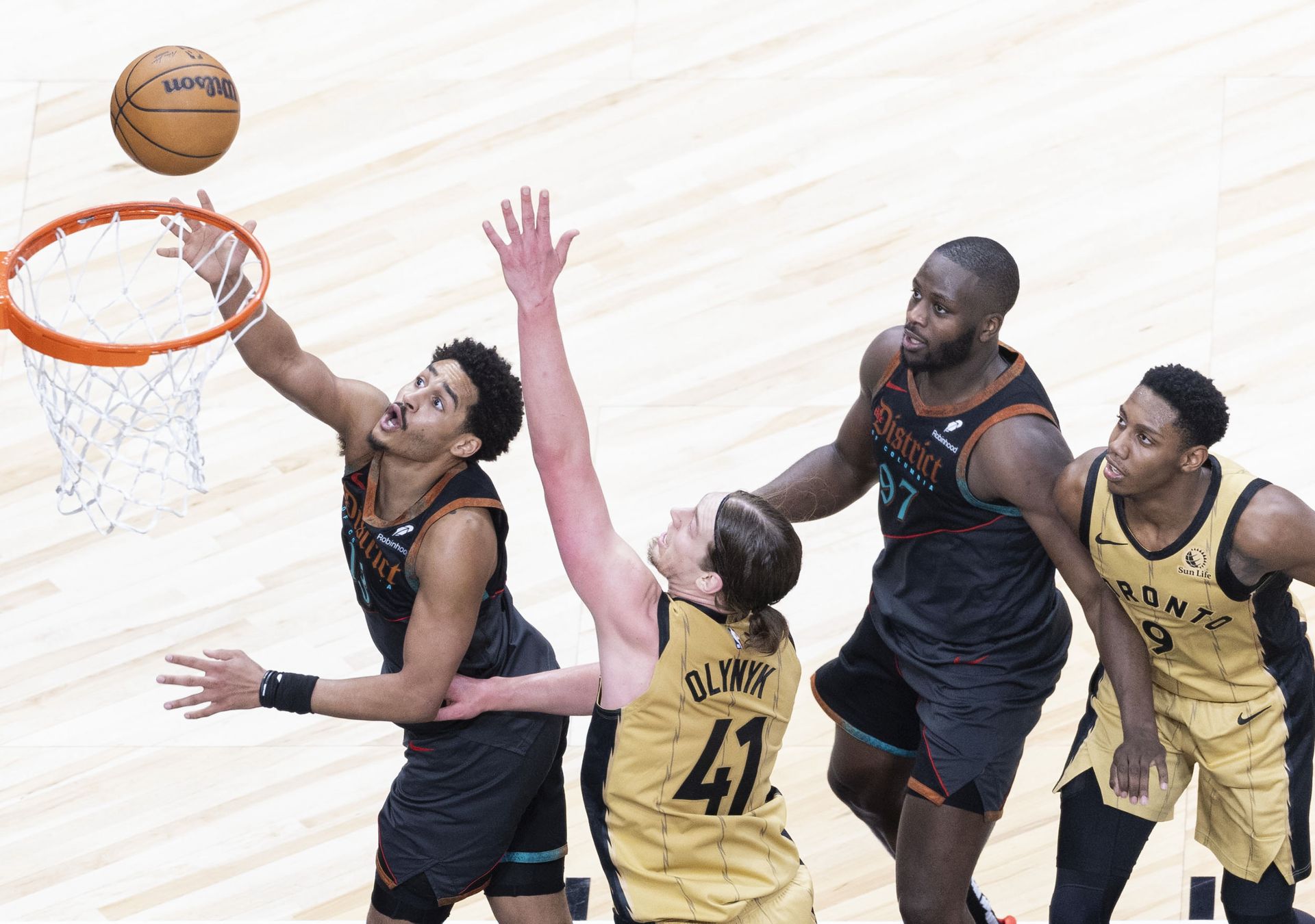 多伦多猛龙窗口期造点机会，志在NBA常规赛名次提升，话题不断，训练强度明显提升的简单介绍