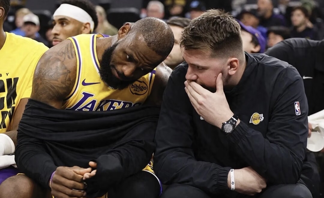 清晨NBA总决赛焦点战；克里夫兰骑士伤情更新；管理层满意；团队化学反应显著的简单介绍